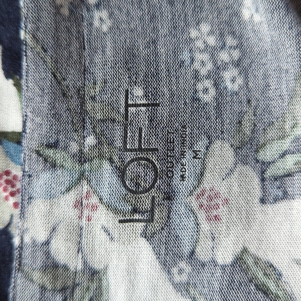 LOFT Floral Navy Top Size M - Picture 5 of 6
